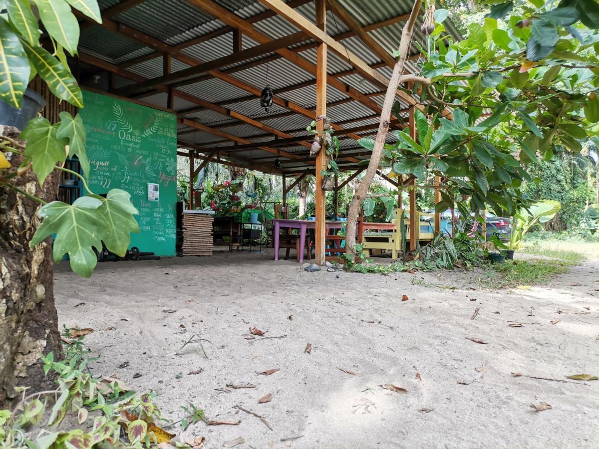 Oasis Beachfront Hostel Limón Exterior foto
