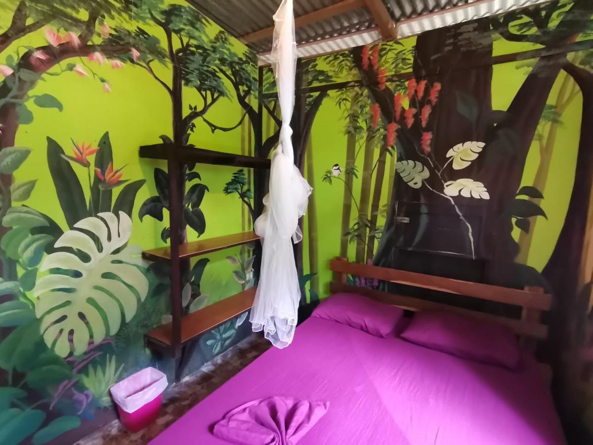 Oasis Beachfront Hostel Limón Exterior foto